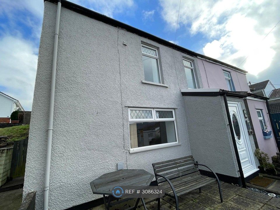 Property photo 2 of 18