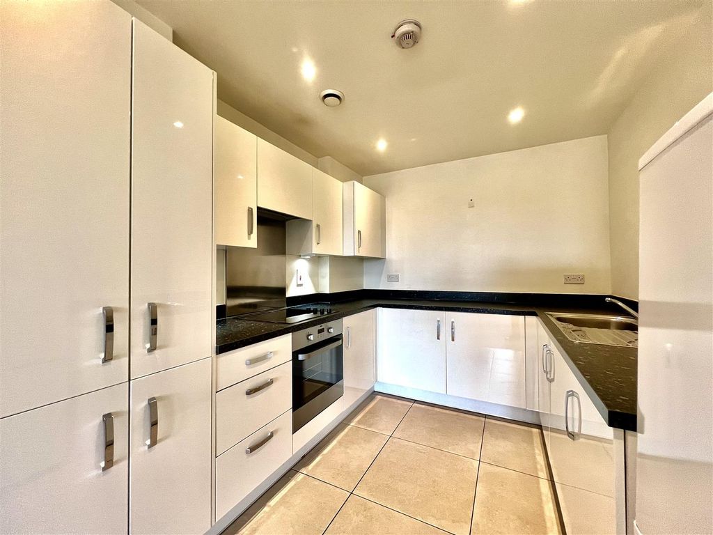 Property photo 1 of 10 Kitchen