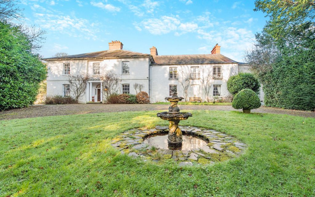Property photo 3 of 111