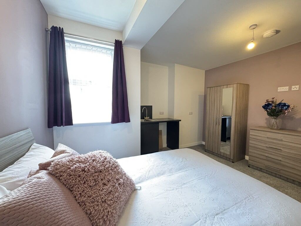 Property photo 2 of 14 Room