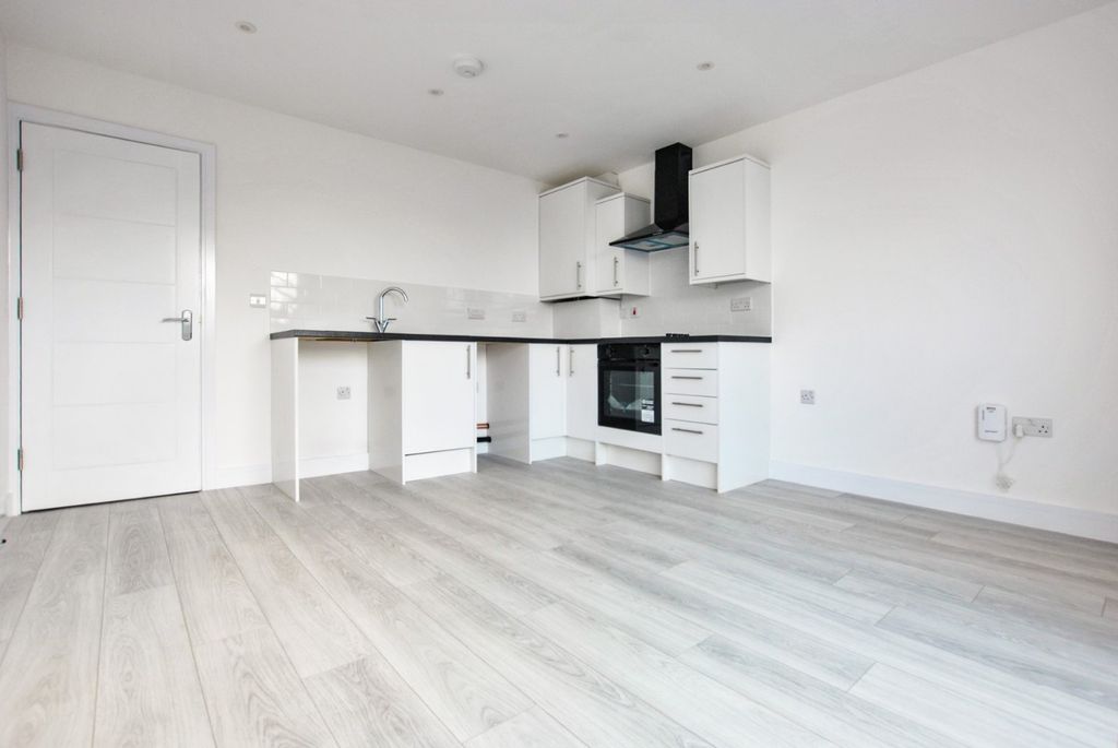 Property photo 3 of 5 Kitchen Reception