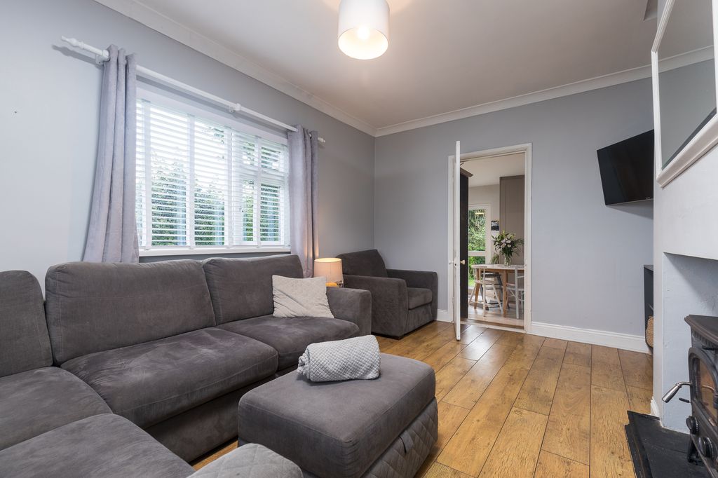 Property photo 3 of 27