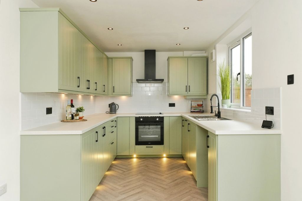 Property photo 2 of 15 Kitchen