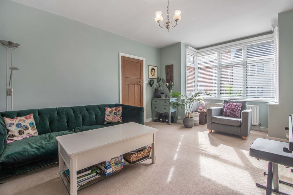 Property photo 3 of 16 Lounge