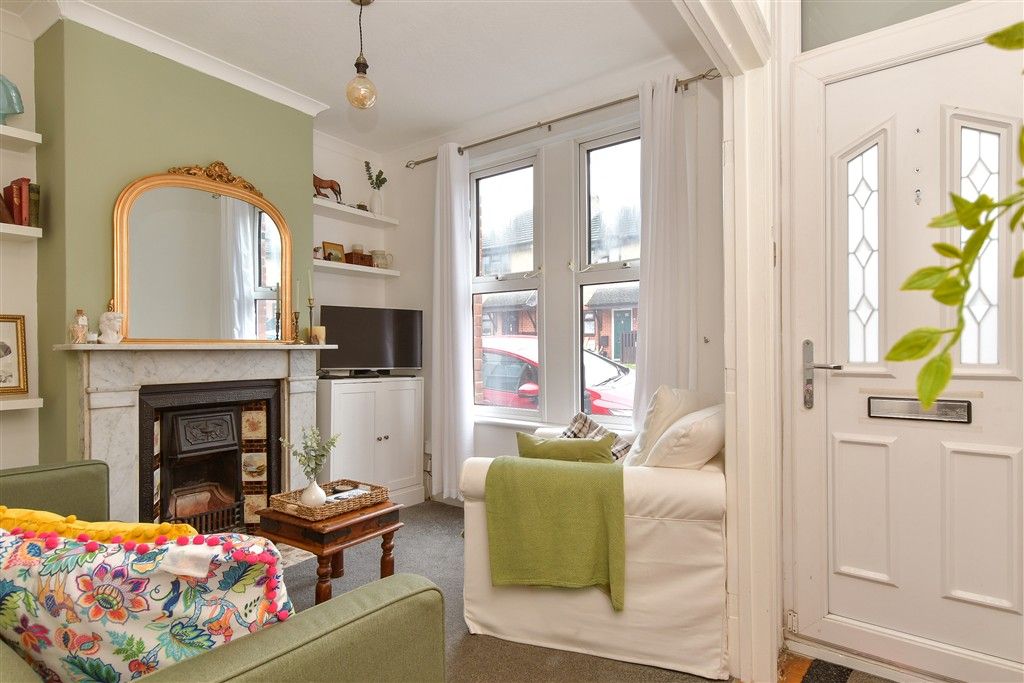 Property photo 2 of 8 Lounge