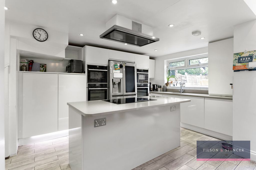 Property photo 2 of 22 0605202620_Tils_25 Eldon Road _N22 5DX_013_Wm