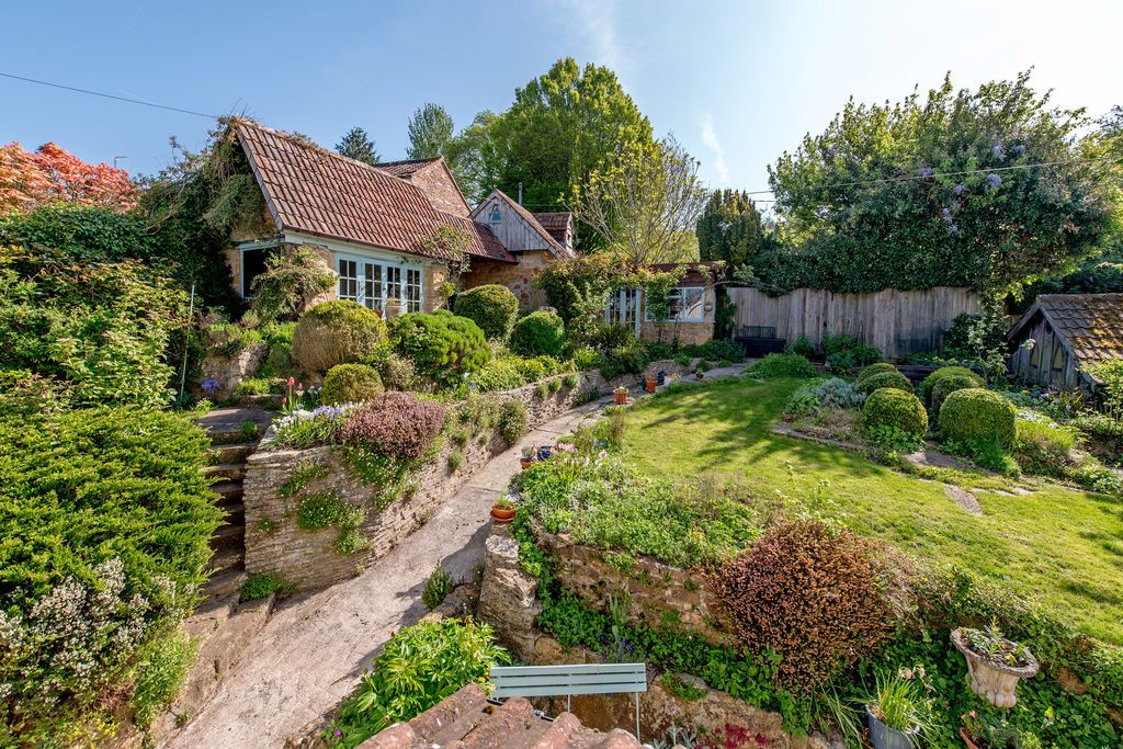 Property photo 2 of 31 Garden