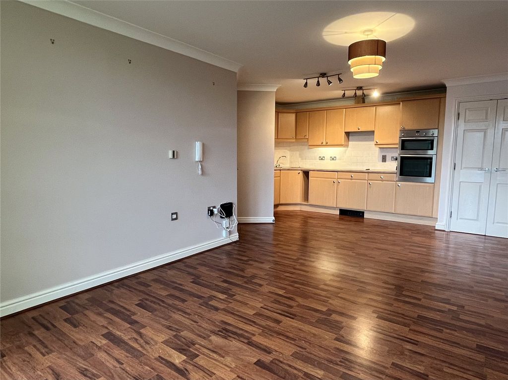 Property photo 3 of 16 Picture No. 23