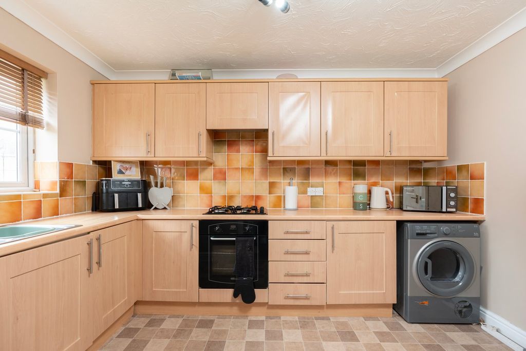 Property photo 2 of 14