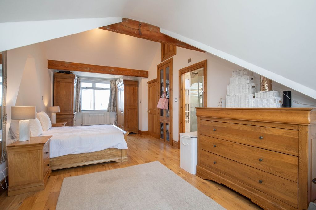 Property photo 3 of 34