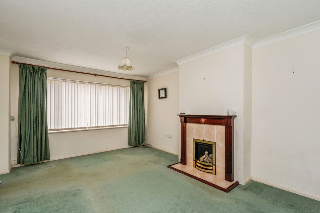 Property photo 3 of 17 Photo