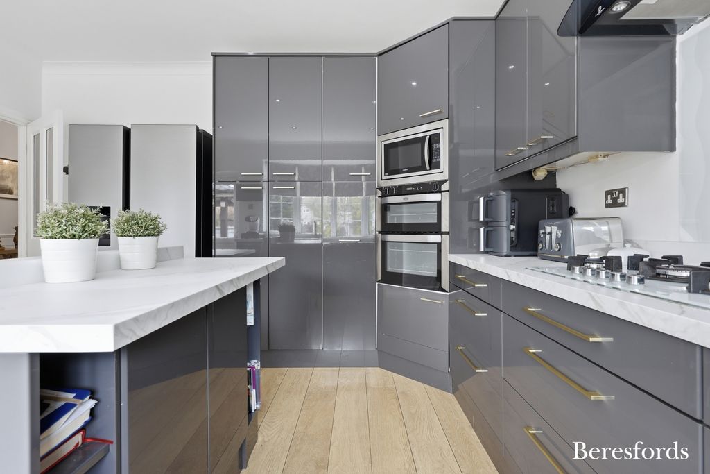 Property photo 2 of 42 Picture No. 18