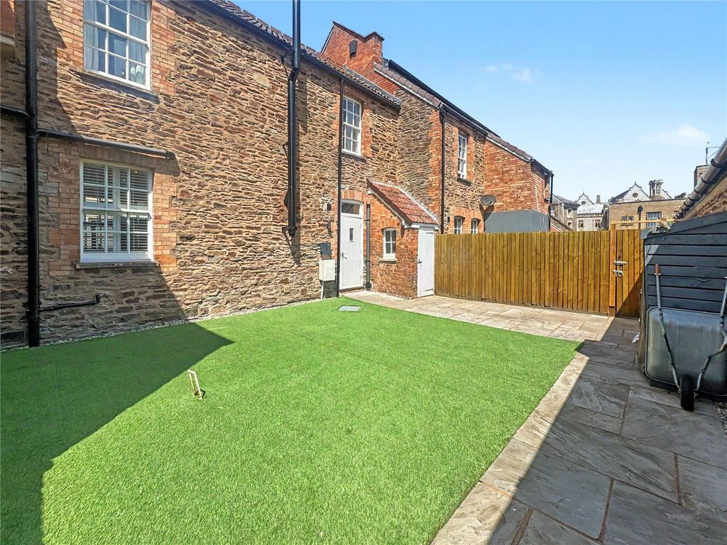 Property photo 1 of 20 Picture No. 08