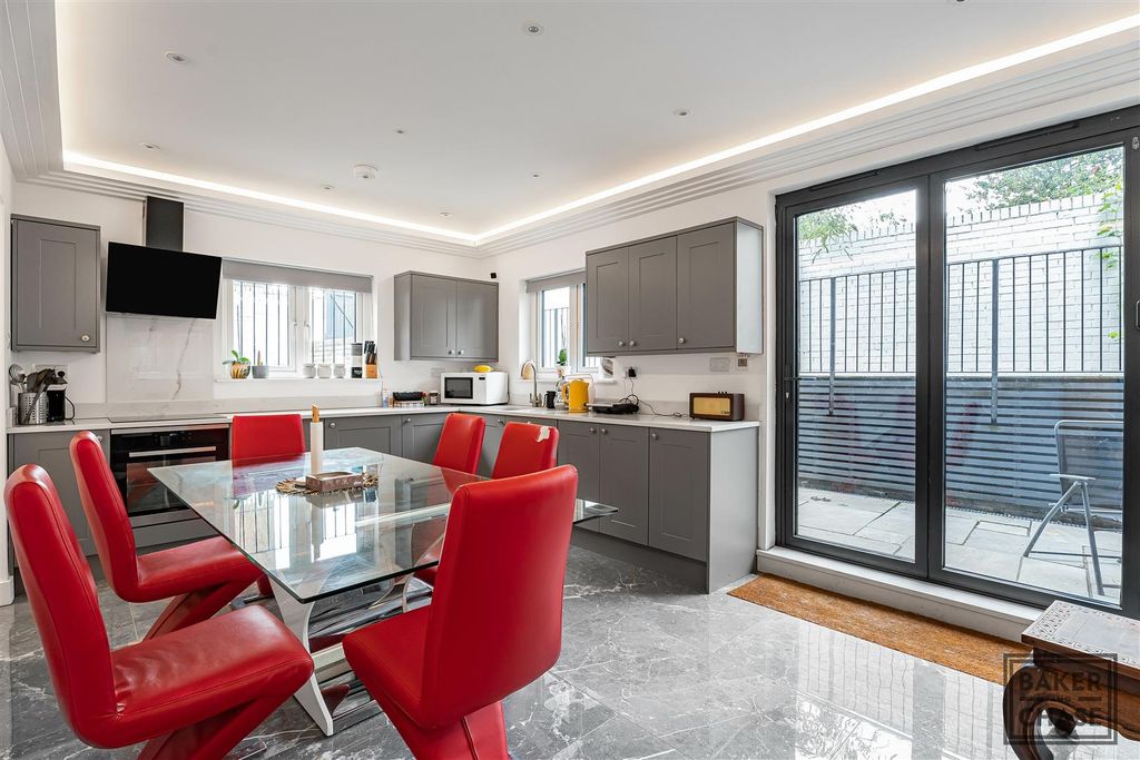 Property photo 3 of 22 Kitchen/Diner