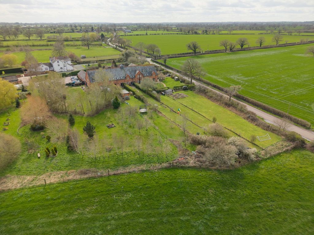 Property photo 2 of 27