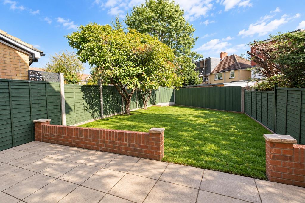 Property photo 1 of 13 Garden.Png