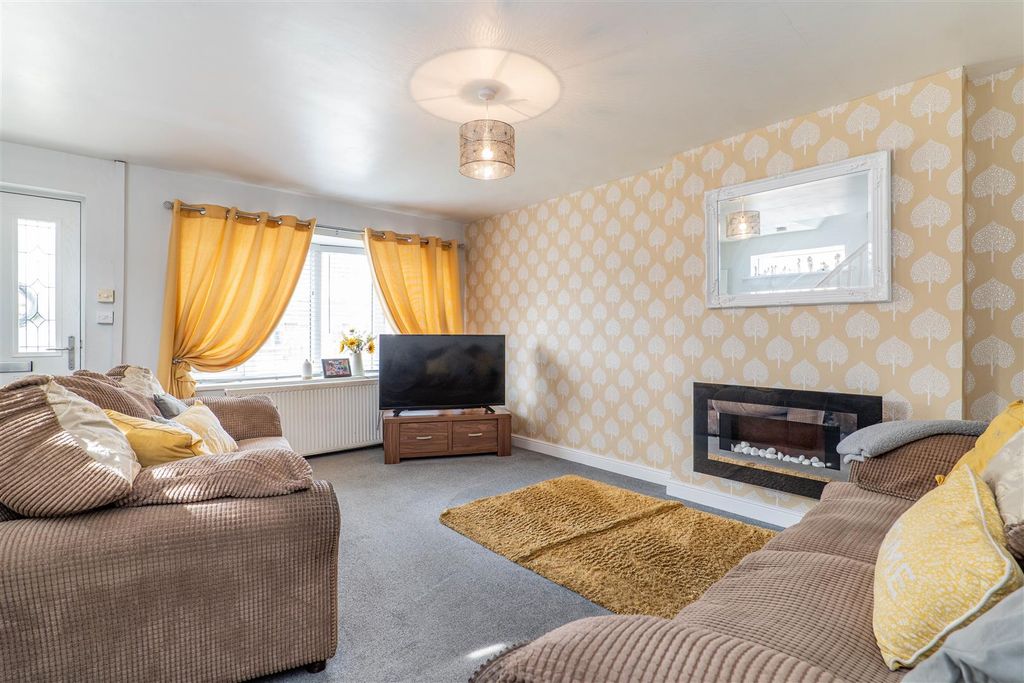 Property photo 2 of 21 Lounge