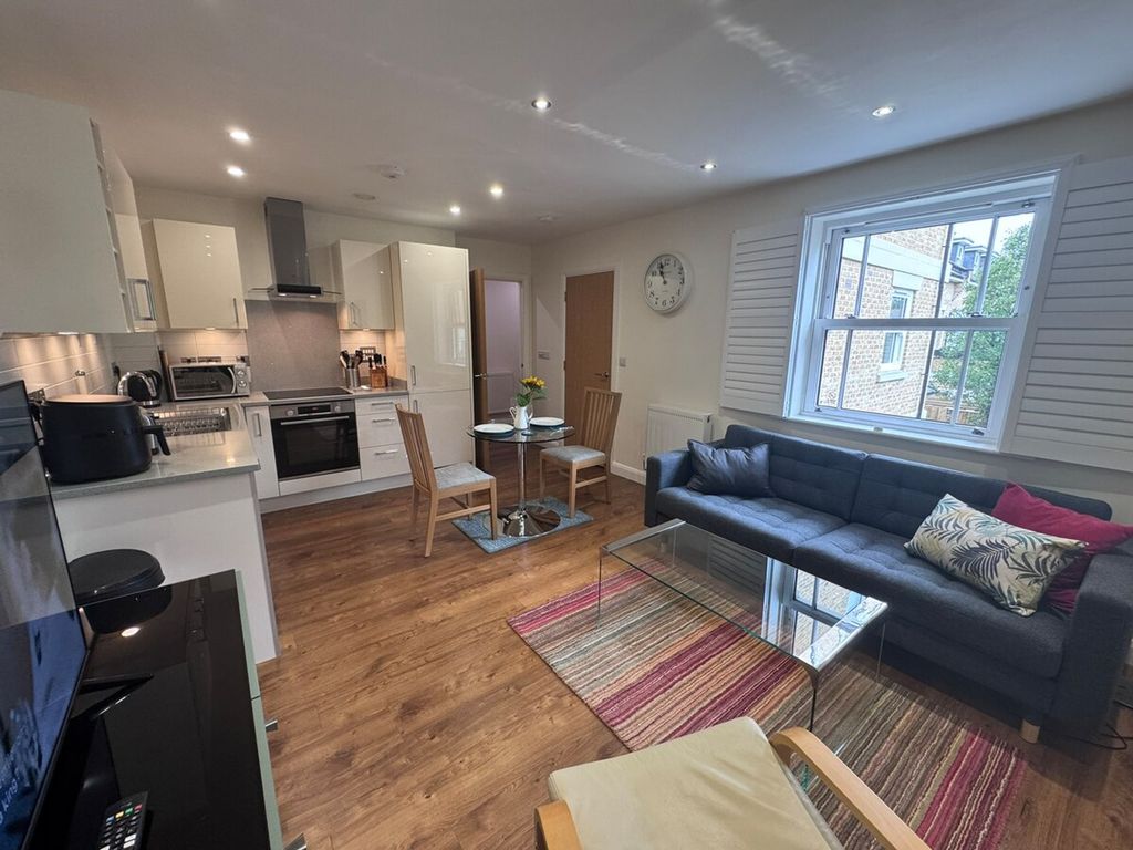 Property photo 1 of 11 Living Room