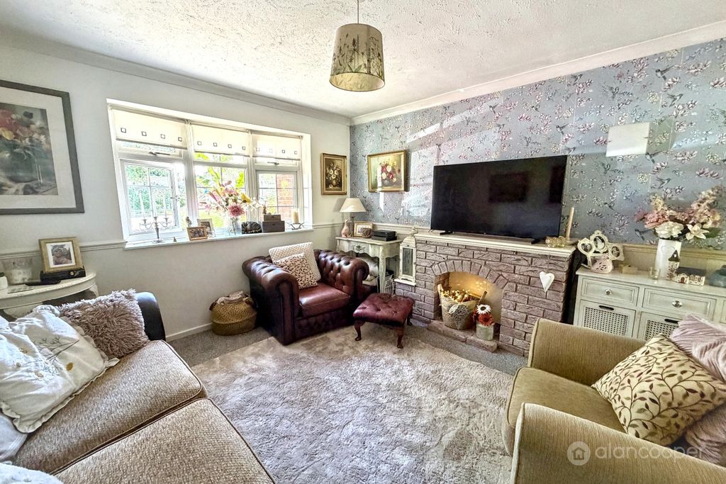 Property photo 2 of 15 5162383