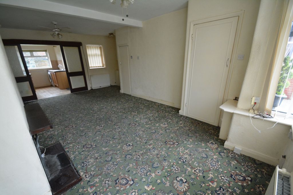 Property photo 2 of 9 Lounge