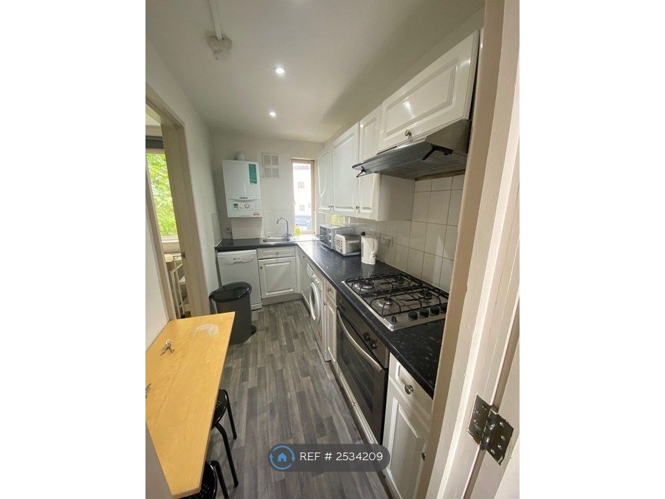 Property photo 3 of 17 Kitchen