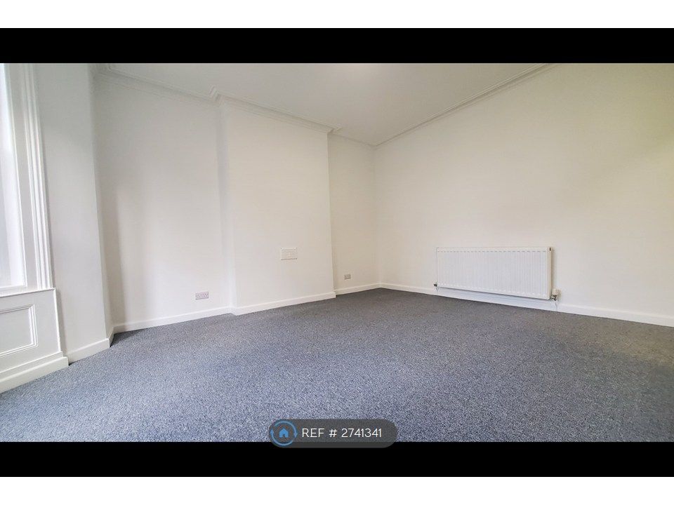 Property photo 3 of 14 Lounge