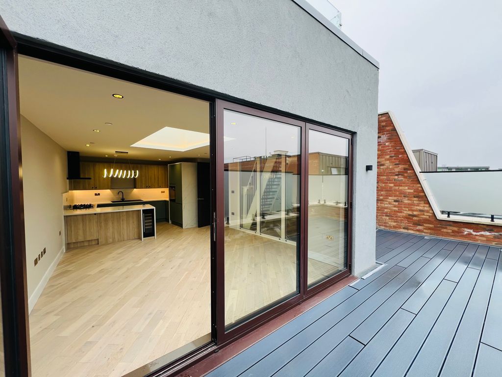 Property photo 2 of 24