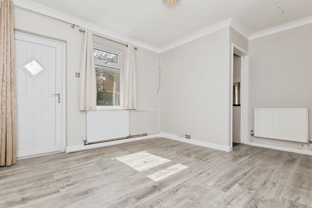 Property photo 2 of 11 Living Room