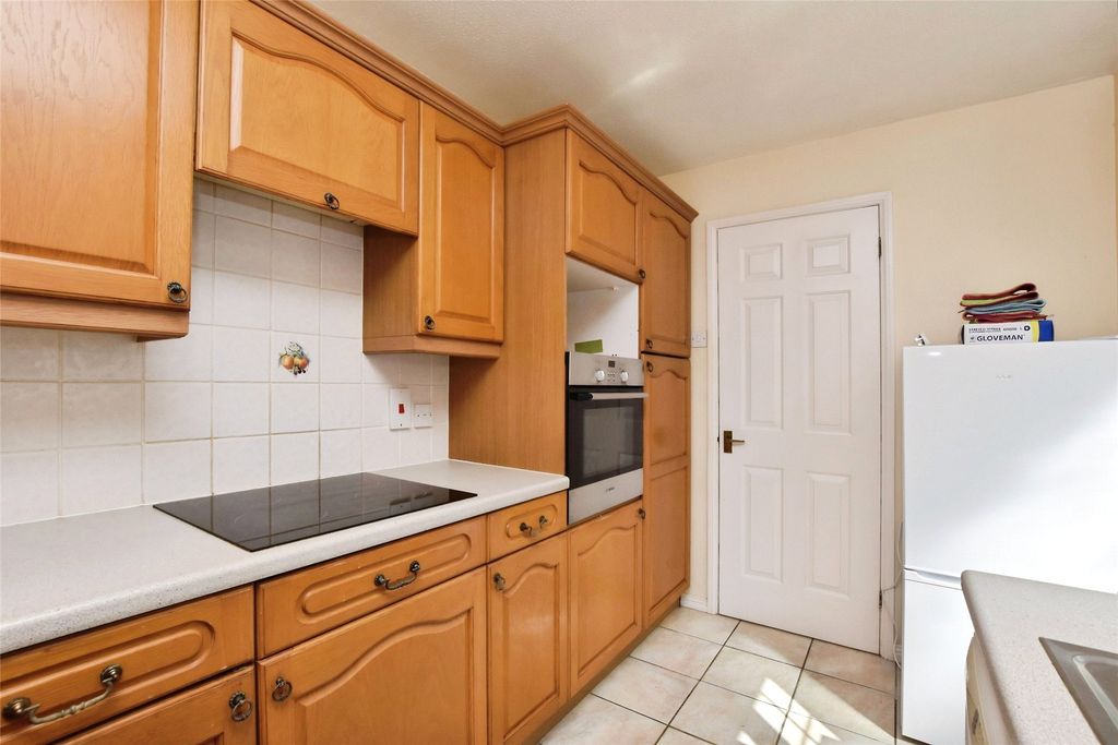 Property photo 2 of 19 Kitchen