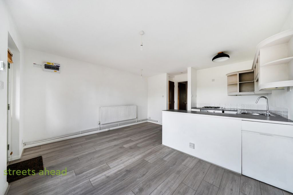 Property photo 2 of 17 B2Ea8F59-Eb06-41c...