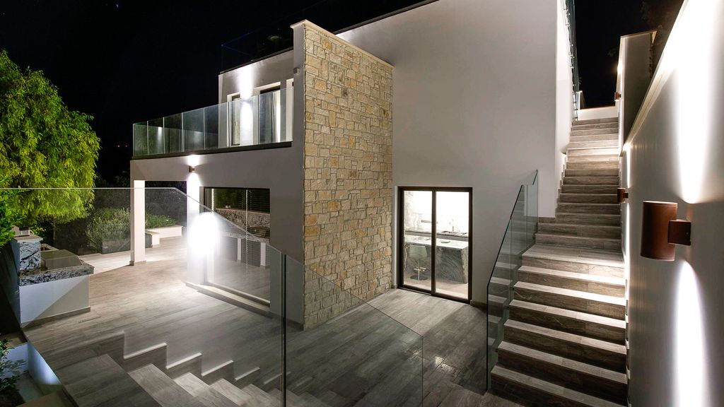 Property photo 3 of 71