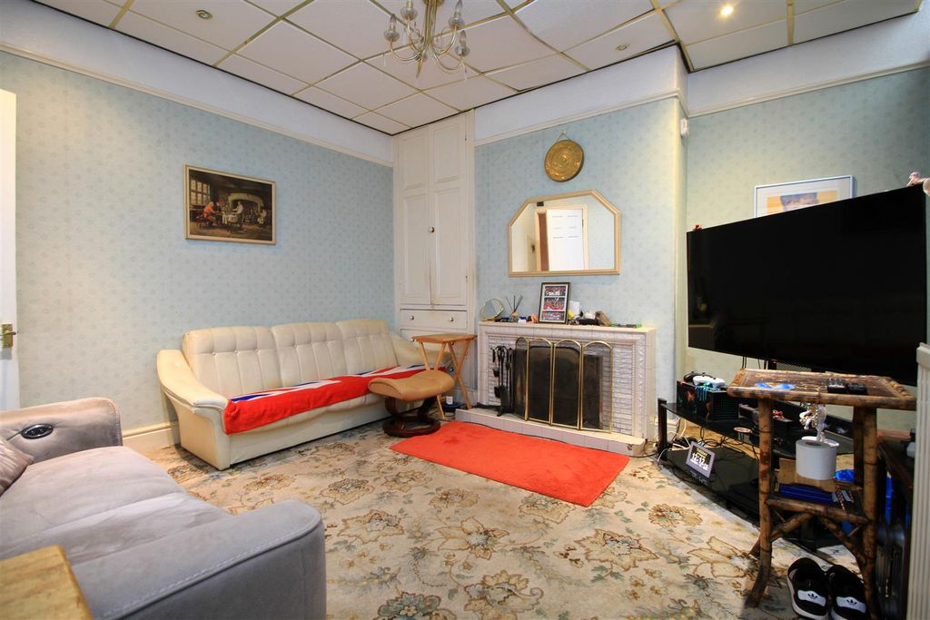 Property photo 3 of 12 Lounge..Jpg