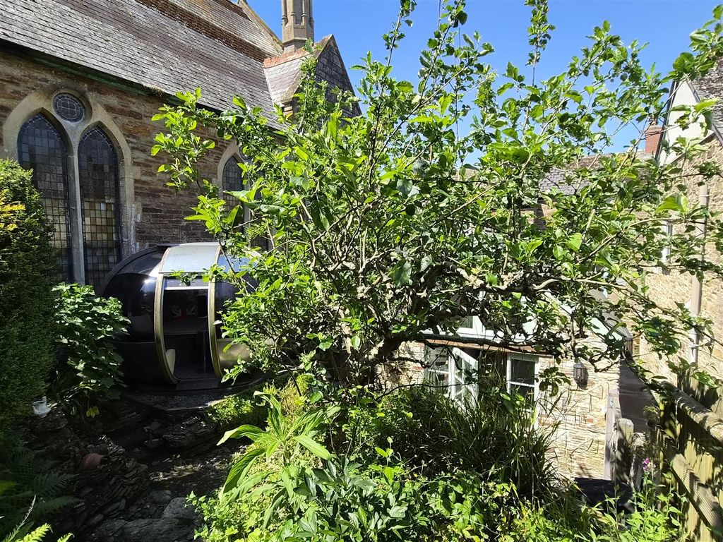 Property photo 3 of 14 Garden And Pod.Jpg