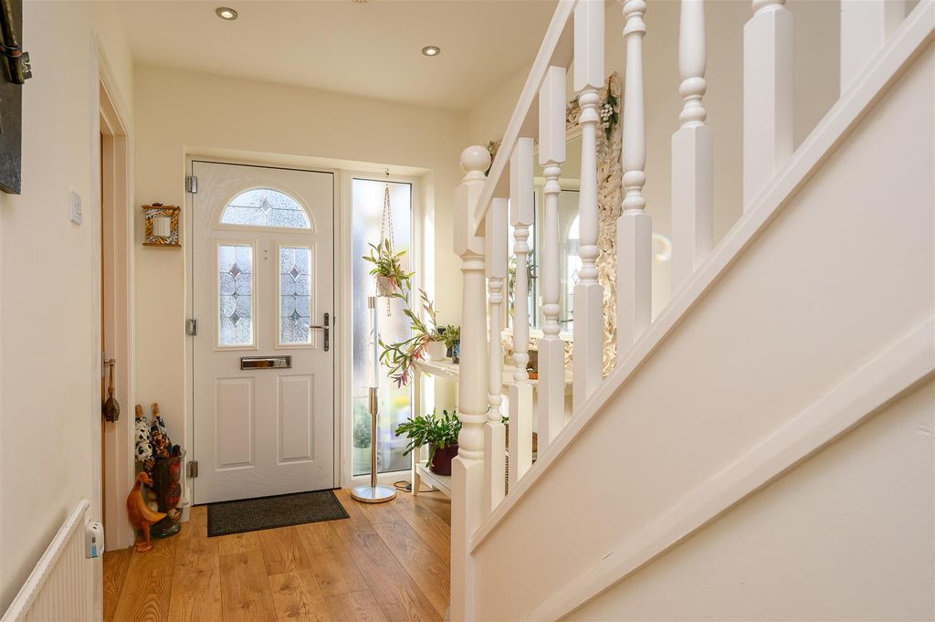 Property photo 2 of 19 Hallway