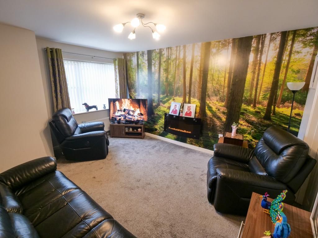 Property photo 3 of 14 Lounge