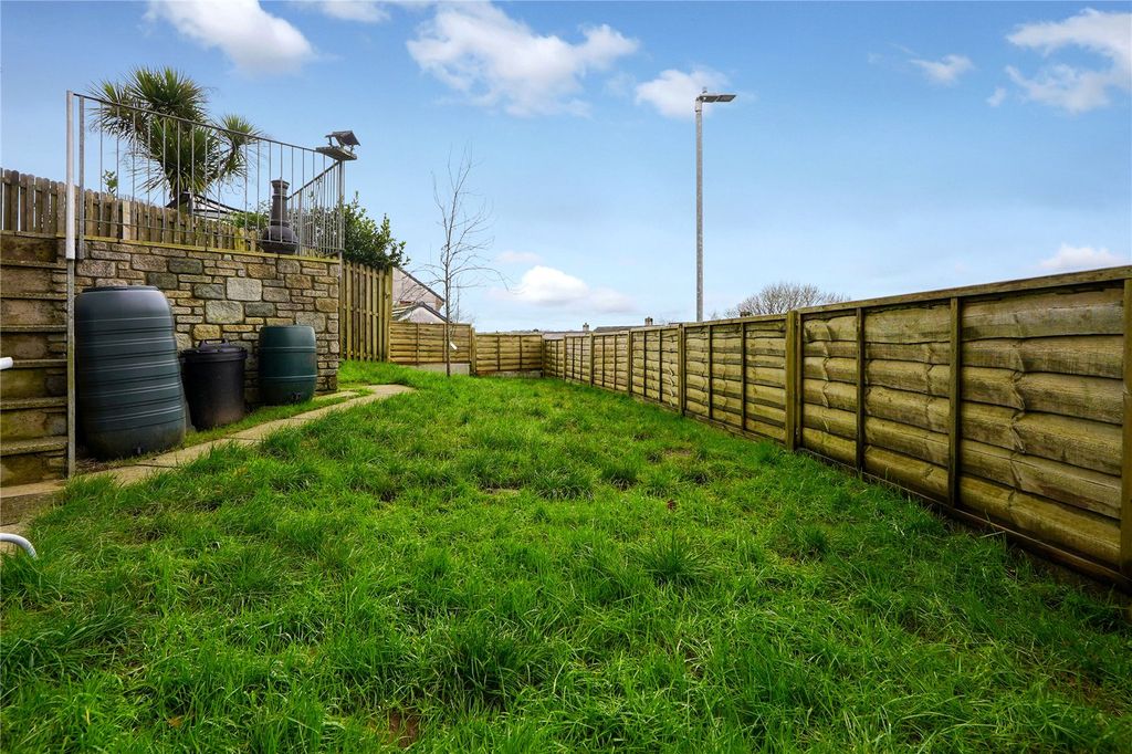 Property photo 2 of 17 Picture No. 01