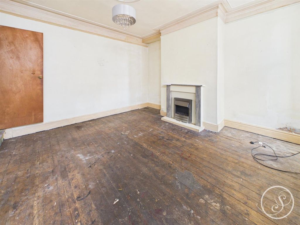 Property photo 3 of 7 Living Room