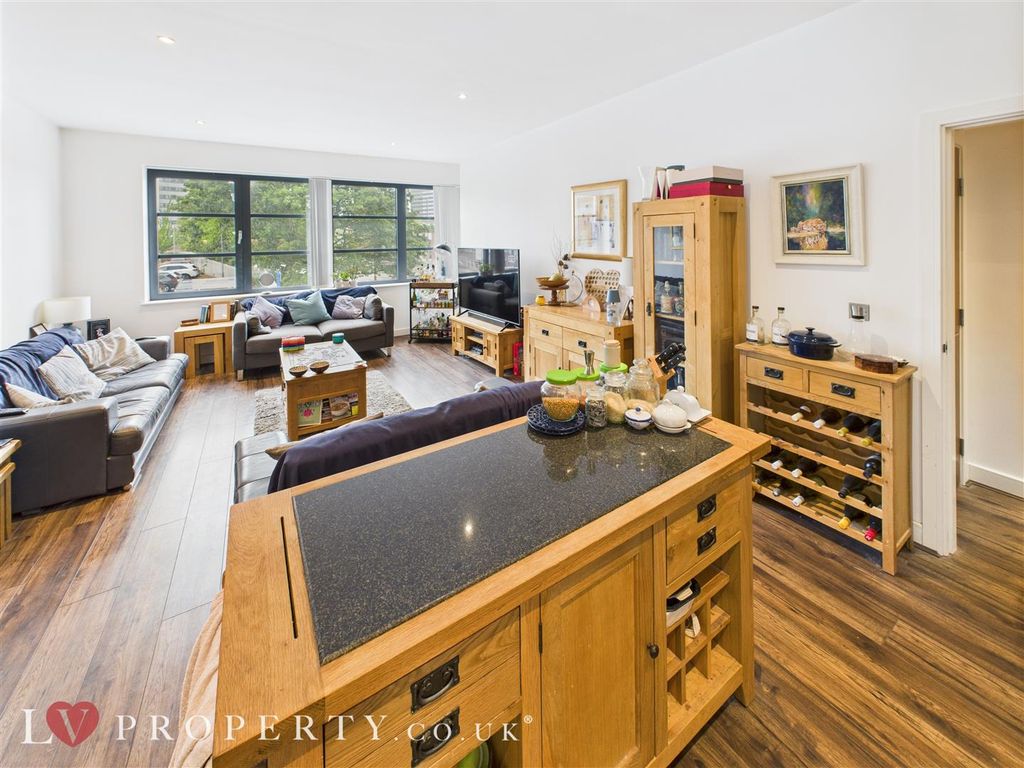 Property photo 3 of 16 Cam05016G0-Pr0093-Still002.Jpg
