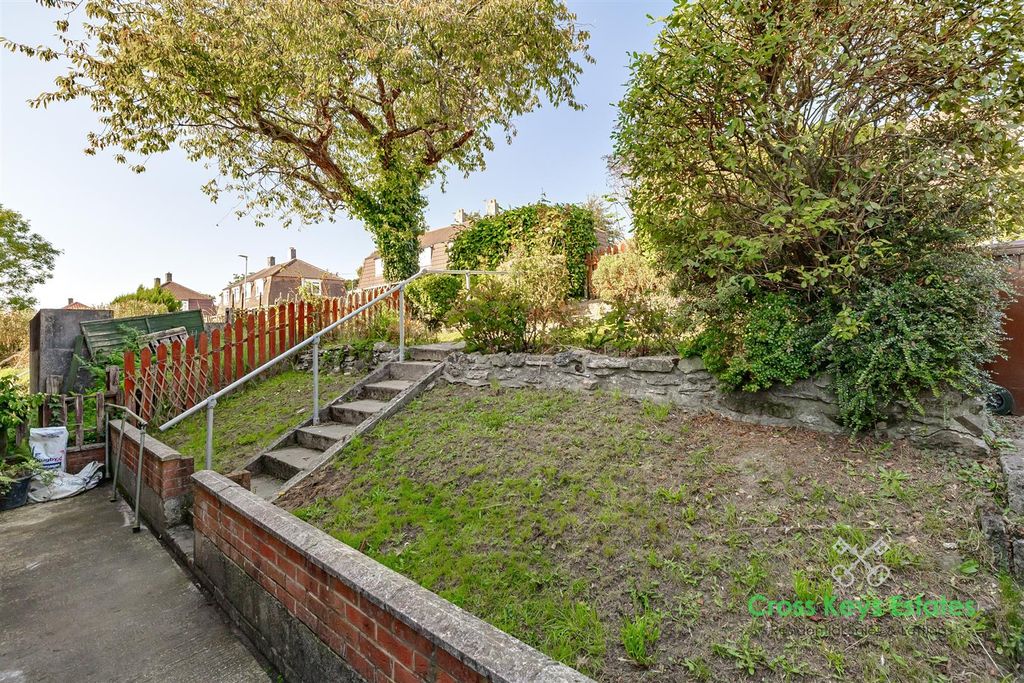 Property photo 2 of 39 Gardens