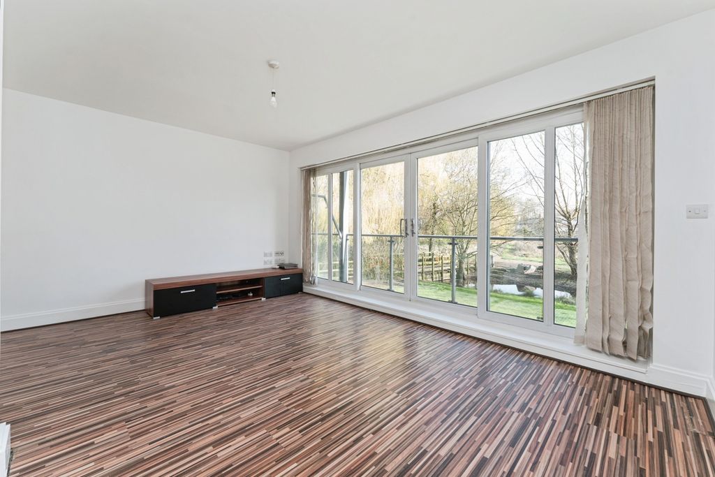 Property photo 3 of 27 Pbox-Img.Jpg