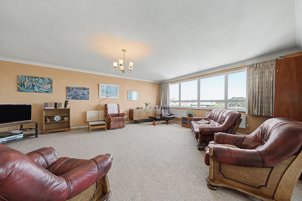 Property photo 1 of 17 Living Room