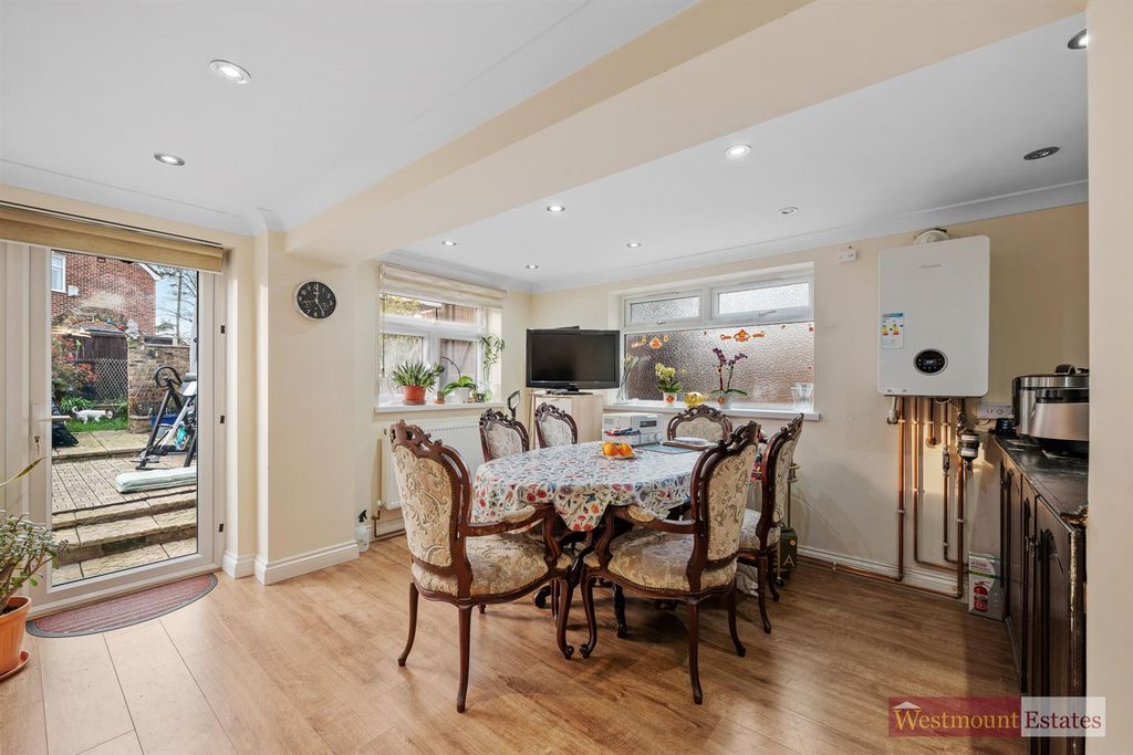 Property photo 3 of 12 Second Reception