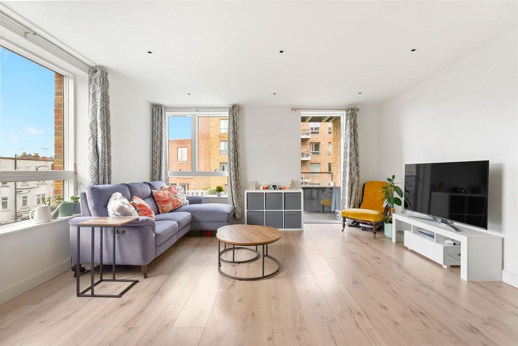 Property photo 3 of 14