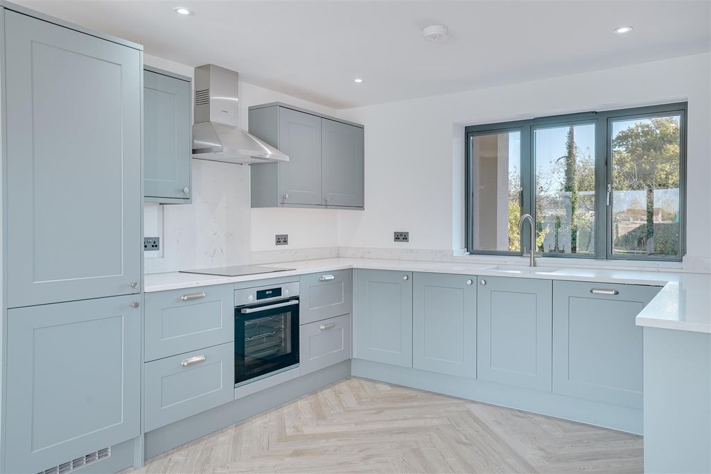Property photo 3 of 27 218 High Street Kirtling-22.Jpg