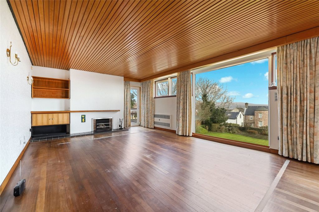 Property photo 2 of 27 Picture No. 17