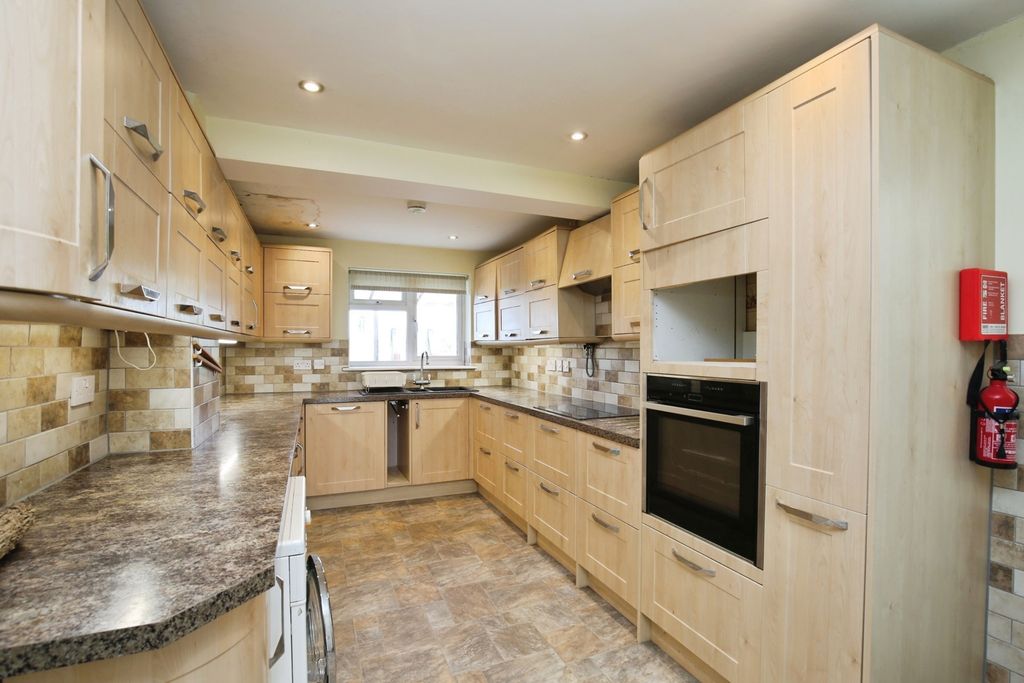 Property photo 2 of 24 Kitchen
