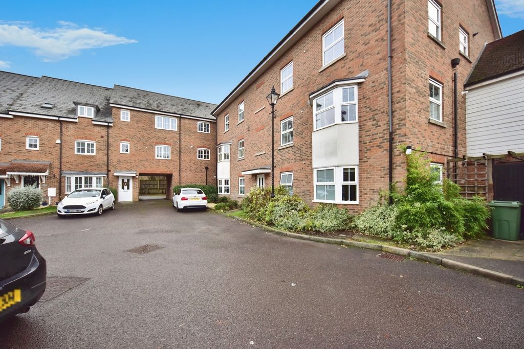 Property photo 1 of 17 External