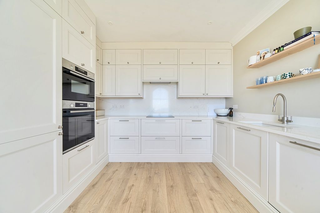 Property photo 3 of 24 Kitchen