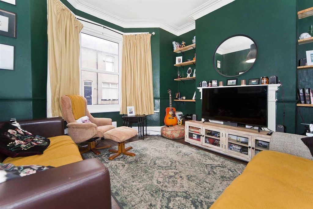 Property photo 2 of 14