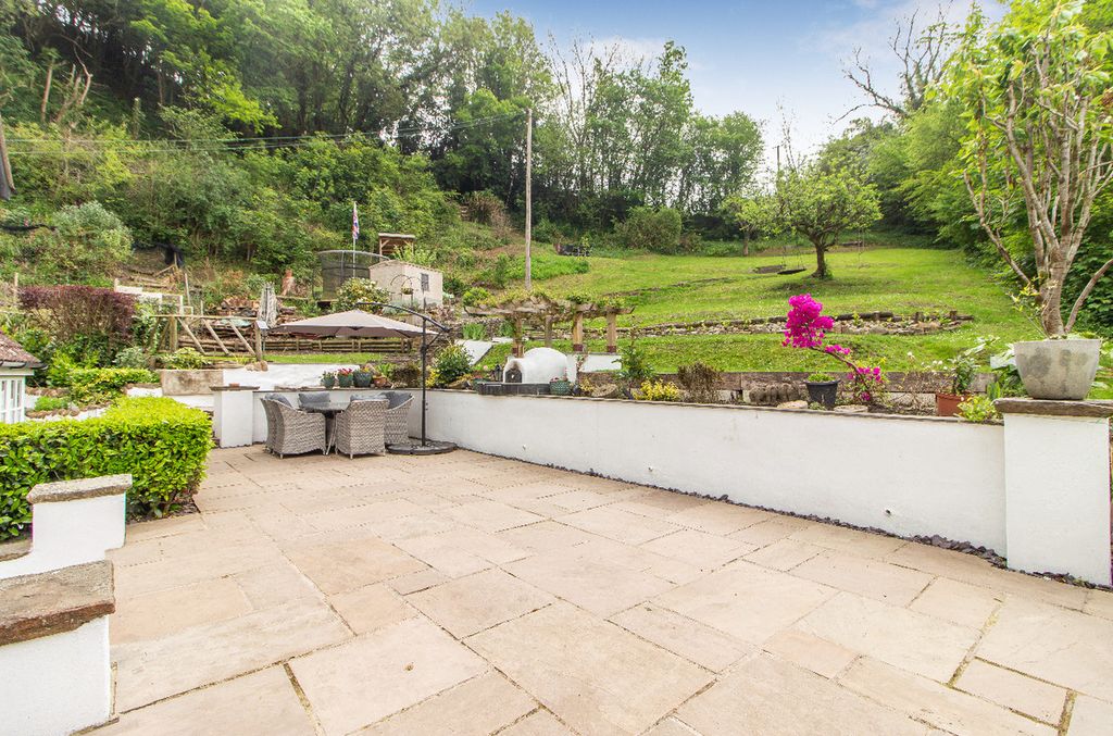 Property photo 2 of 34